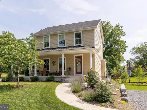 1227 W Ridge St, Harpers Ferry, WV 25425