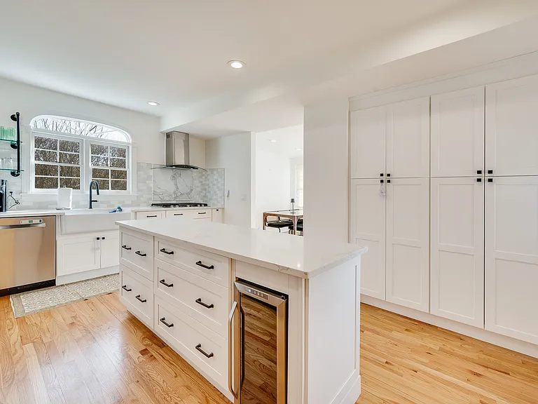 82 Powell Ave — Photo 6