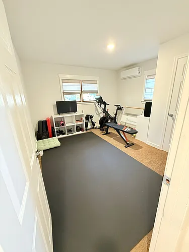 405 Park Dr Photo 1