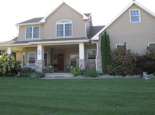 2314 Deer Ridge Cir, Le Claire, IA 52753