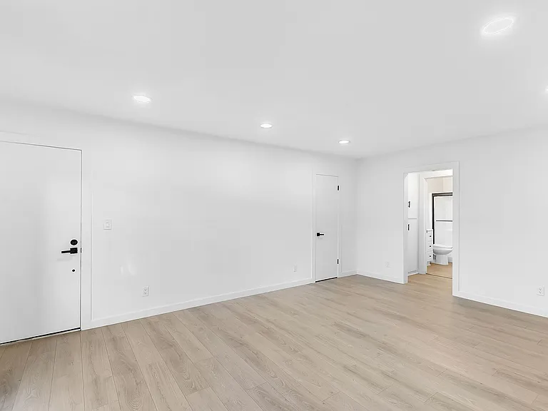 10930 Palms Blvd — Photo 10