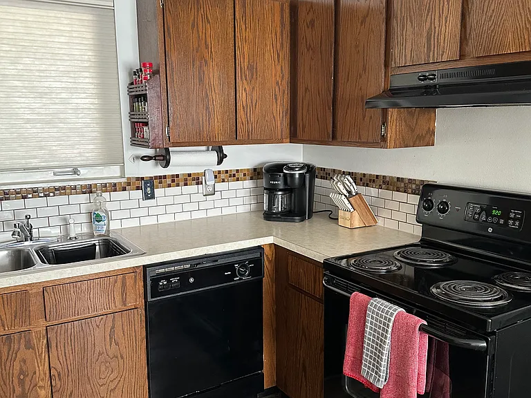 Kitchen has Keurig Duo coffee pot and Kcup machine.