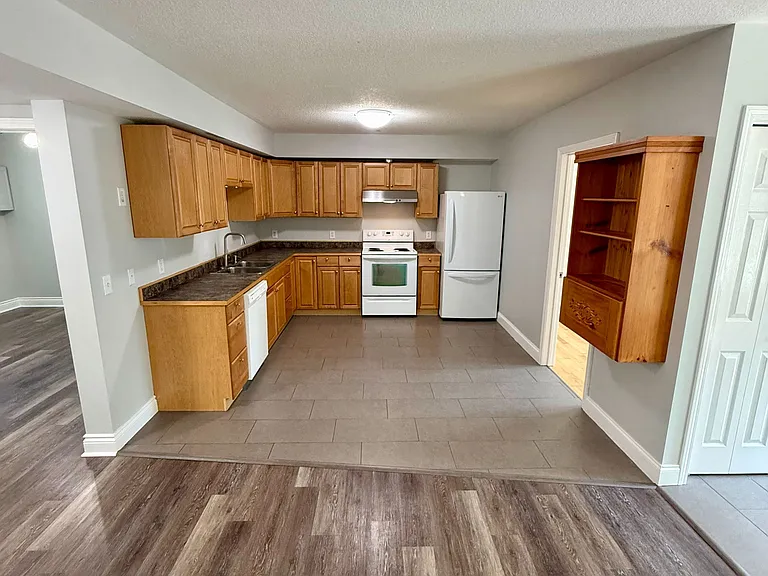 10 Carnegie Ln #2 — Photo 8