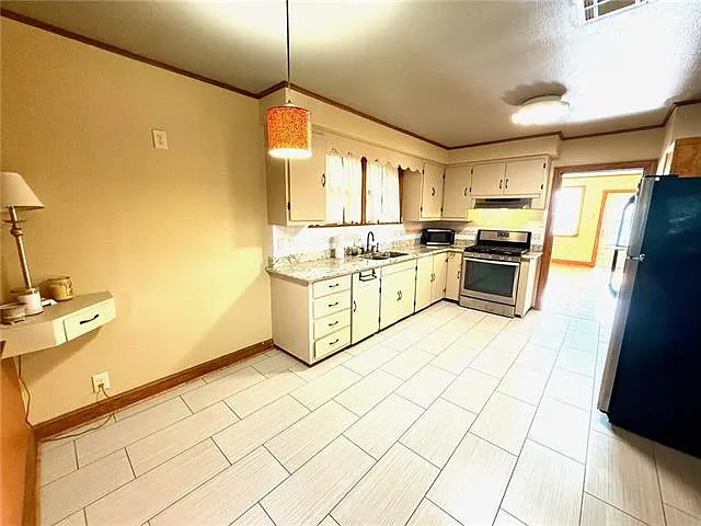 537 E William David Pkwy — Photo 6