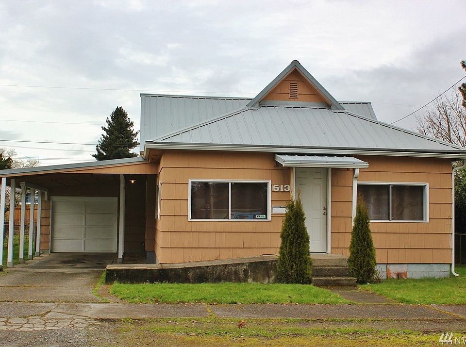 Great location, off street parking, single garage and double carport parking area.