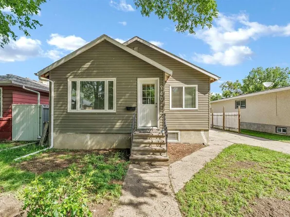 960 S 5th St SE, Medicine Hat, AB T1A 0P4