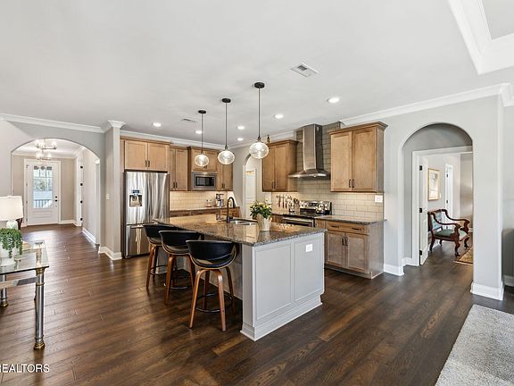 5th image of 324 Oostanali Cir