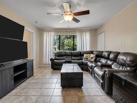 5th image of 1915 Karen Ln