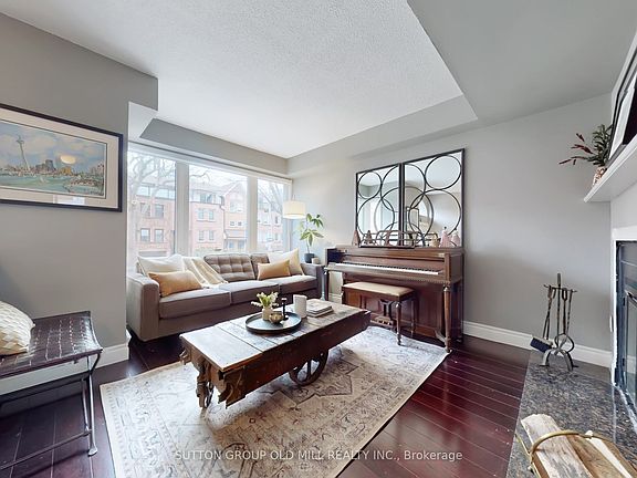 5th image of 223 Berkeley St