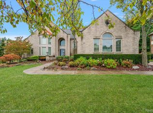 37907 Turnberry Ct, Farmington Hills, MI 48331