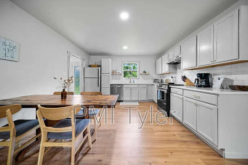 3 bed, 2.0 bath, $3,000 — Photo 3