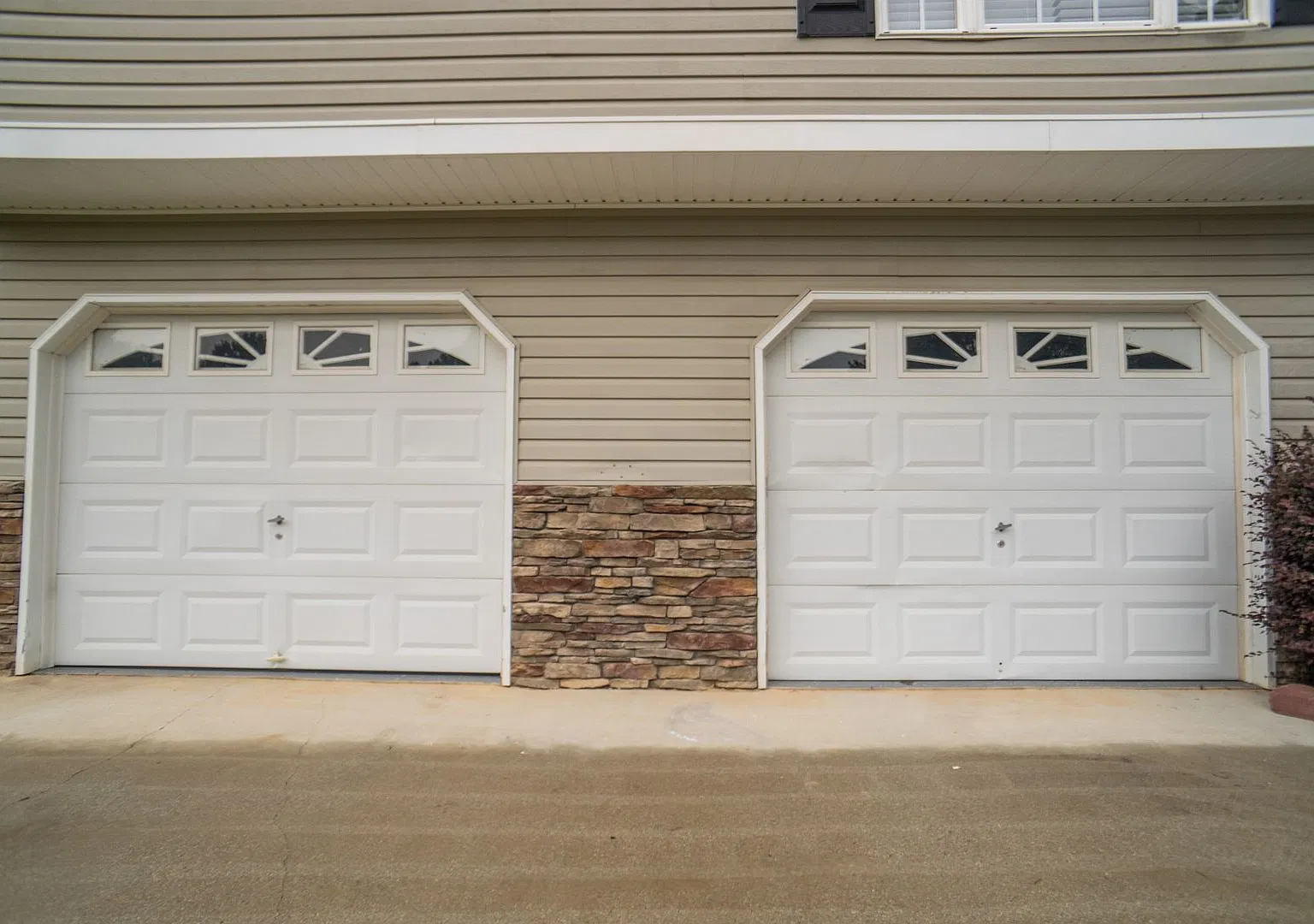 Great 4 Bedroom 2 Bath Home — Photo 4