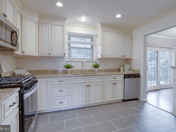 4th image of 10005 Dalroy Ct