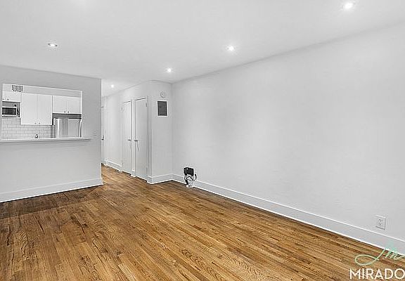 4th image of 119 E 83rd St APT 4C