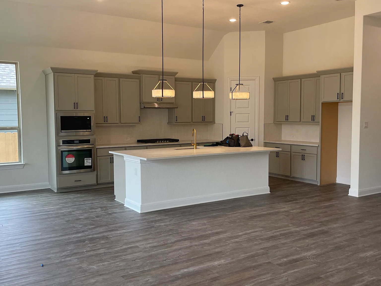4 bed, 2610 sqft, $3,000 — Photo 3