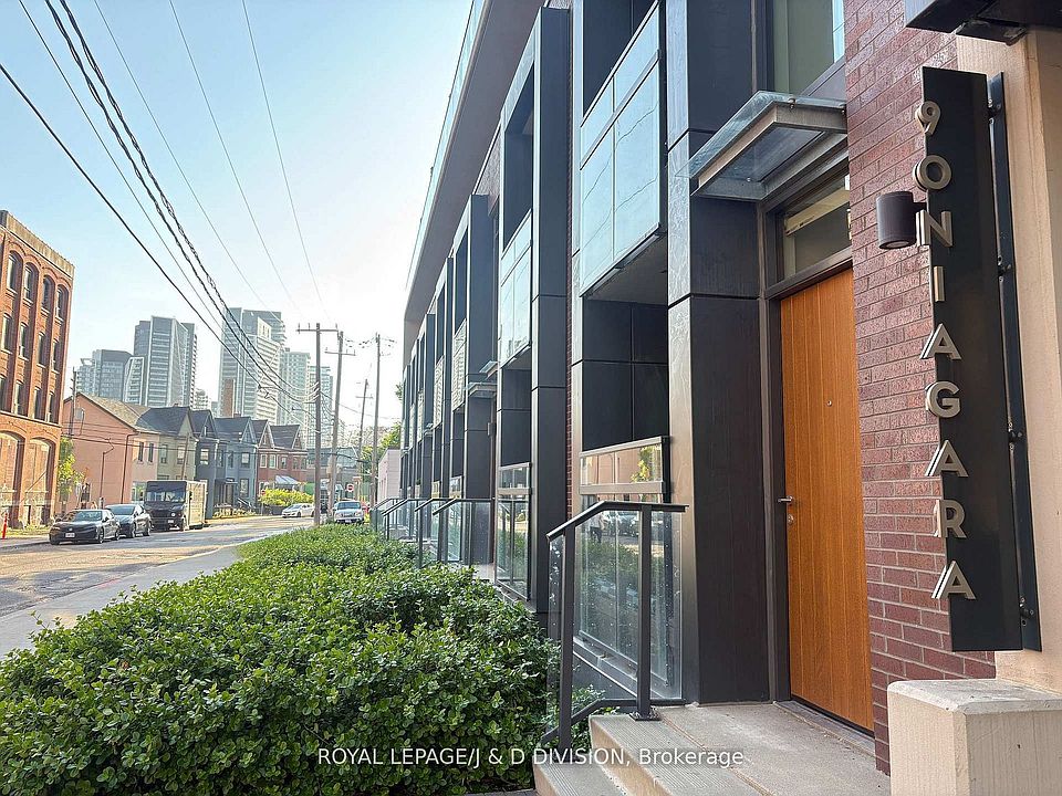 1st image of 90 Niagara St #405