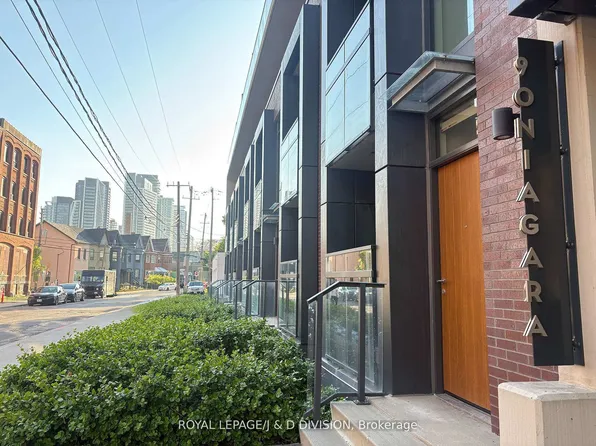 90 Niagara St #405, Toronto, ON M5V 0P9