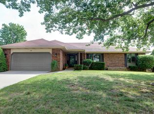 2320 S Manley Ct, Springfield, MO 65807