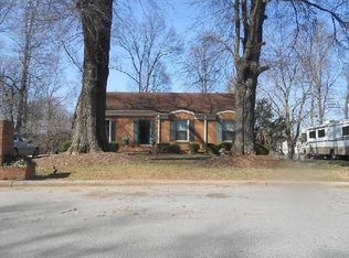 4108 Summerglen Dr, Greensboro, NC 27406