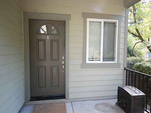 4th image of 992 Victor Ln