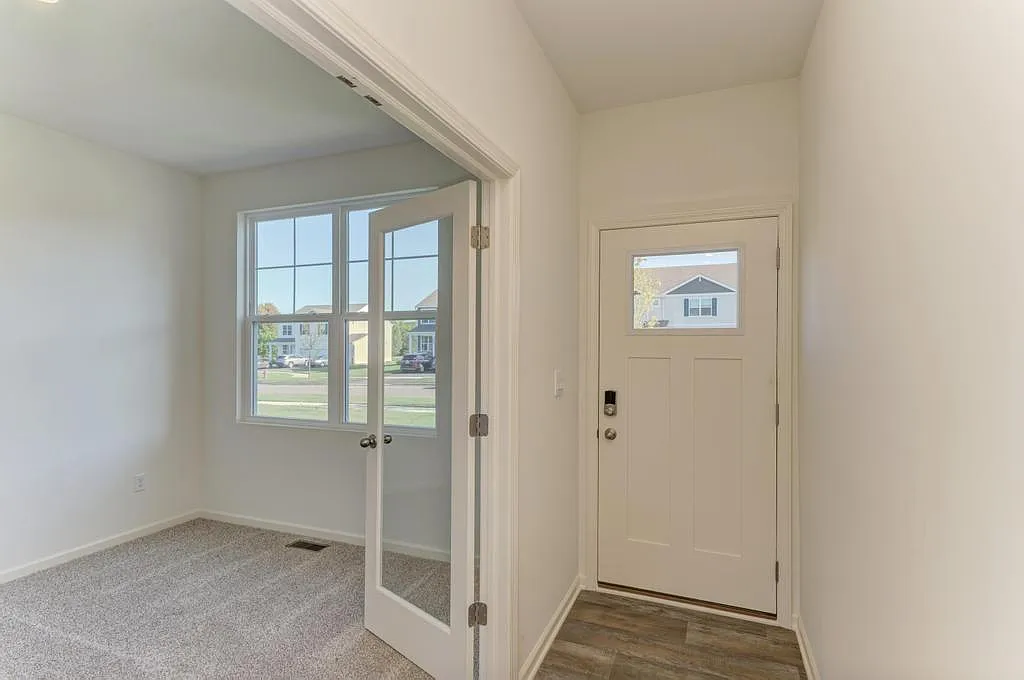 4 bed, 2.5 bath, 2600 sqft, $3,800 — Photo 2