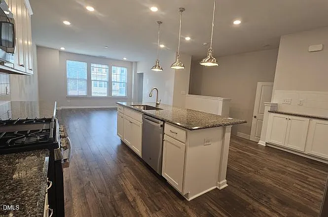1038 Manorhaven Dr — Photo 3