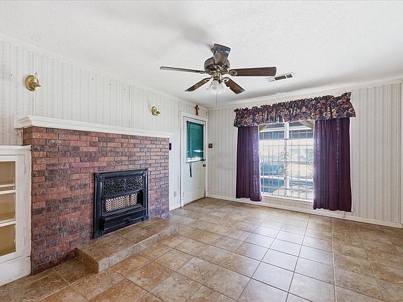 5th image of 412 S 4th 1/2 St