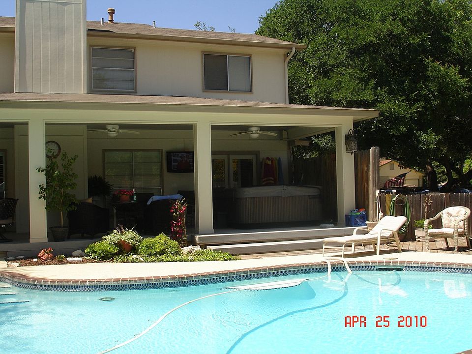 Porch & Jacuzzi Tub