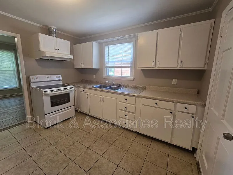 3 bed, 2.0 bath, $1,500 — Photo 2