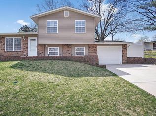2734 Creekwood Manor Ln, Saint Louis, MO