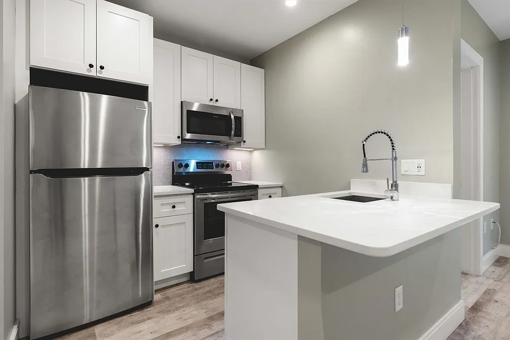 1 bed, 500 sqft, $3,000 — Photo 3