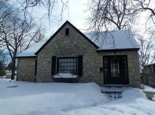 109 Lincoln Ave, Mukwonago, WI 53149