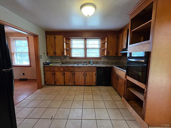 4th image of 73 Half Moon Ln