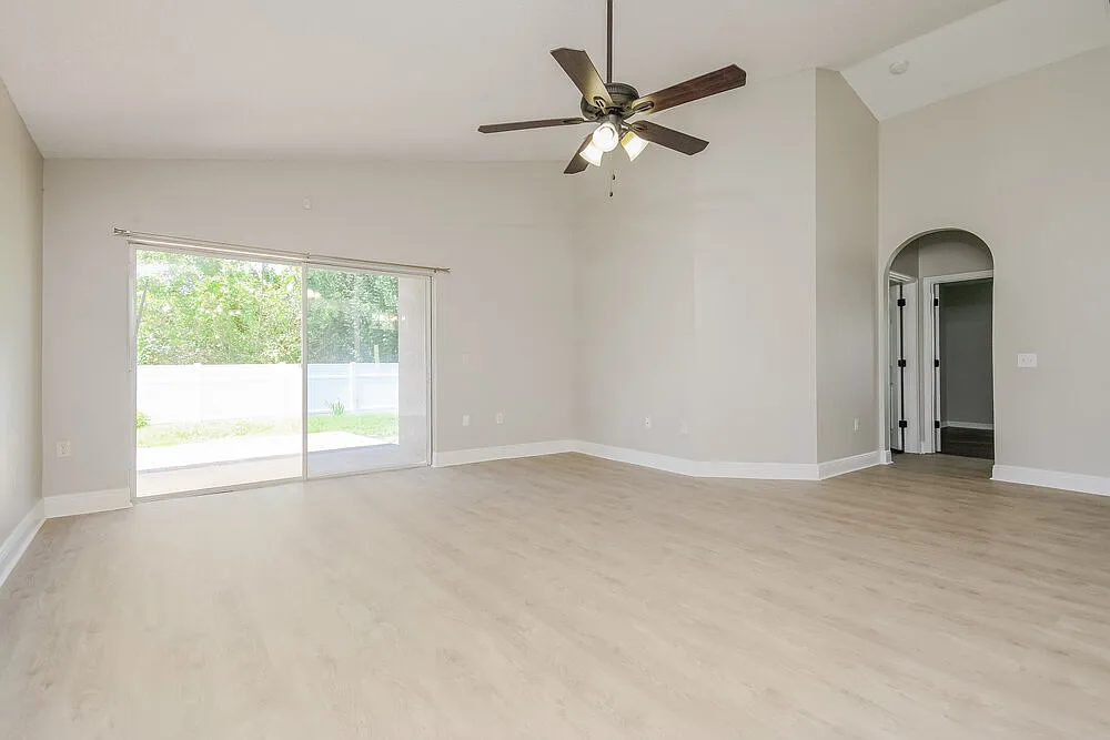 4 bed, 2.0 bath, 1828 sqft, $2,175 — Photo 3
