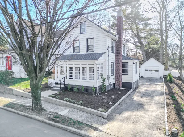 22 Mackey Ave, Port Washington, NY 11050