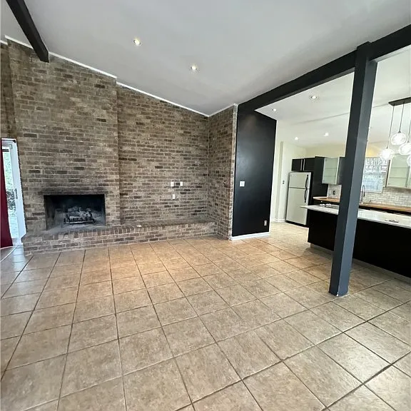 319 Windsor Rd — Photo 8