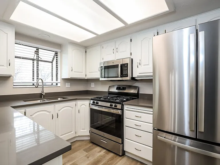 149 N 400 W — Photo 8