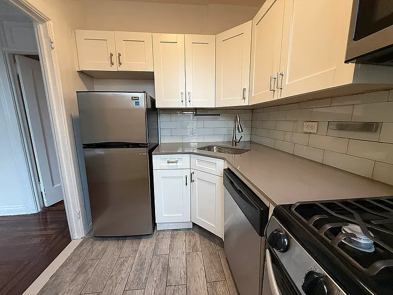 25-21 31st Ave #D55 — Photo 2