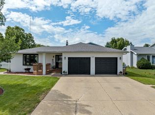 1620 13 1/2 St SW, Minot, ND 58701