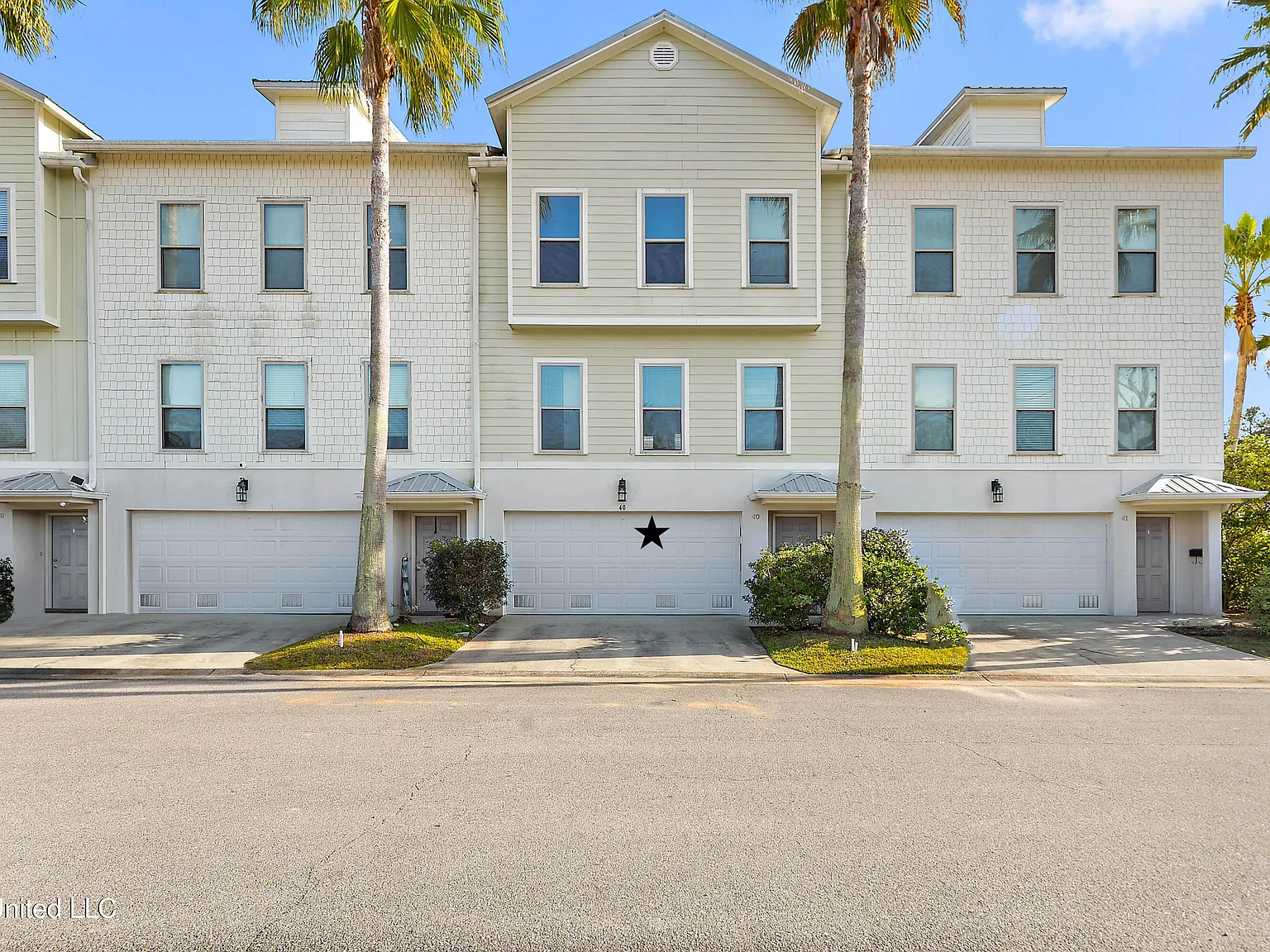 2 bed, 2.5 bath, 1300 sqft, $1,850 — Photo 1