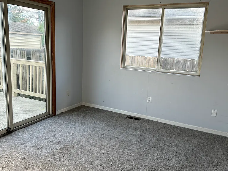 8716 Timken Ave — Photo 11
