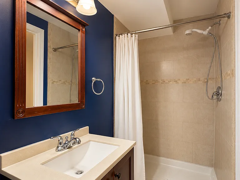 322 E Lorraine Ave — Photo 9