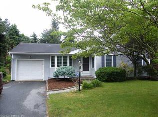 90 N High St, Clinton, CT 06413