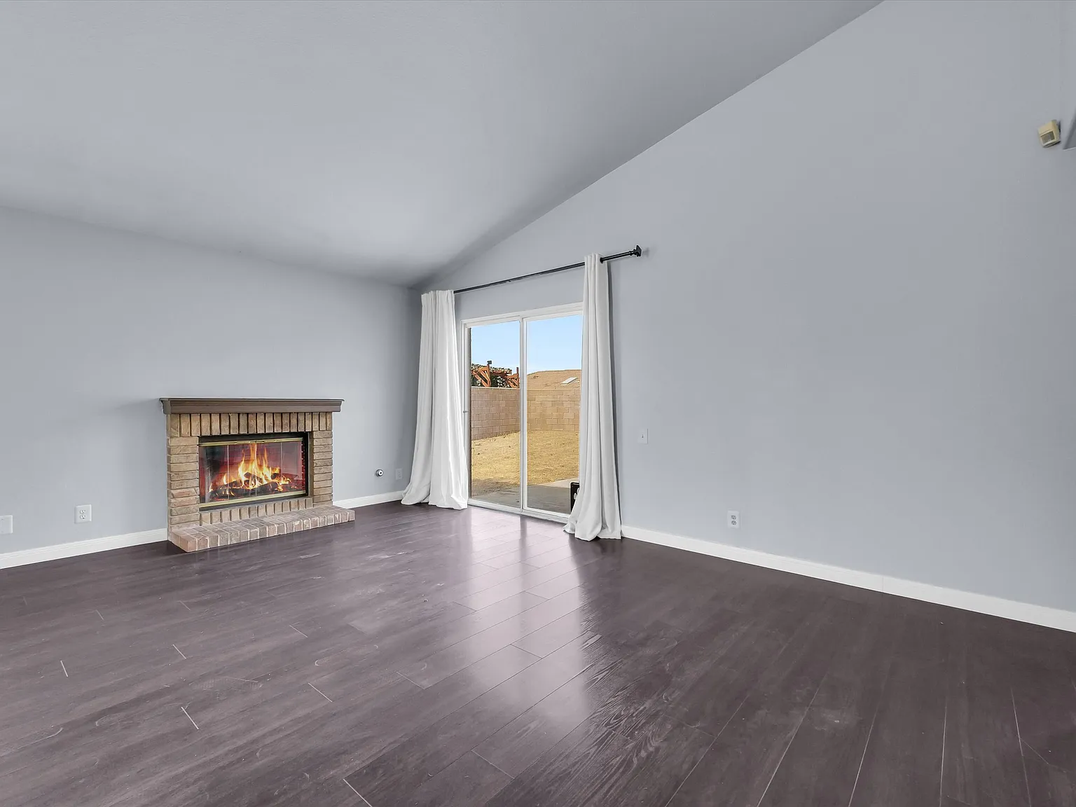 3 bed, 1188 sqft, $3,200 — Photo 3