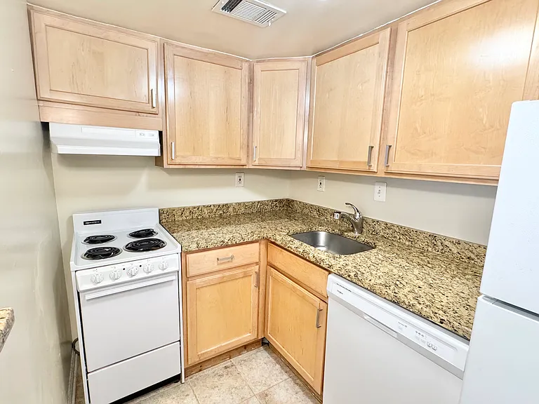 1778 Lanier Pl NW #9B — Photo 6