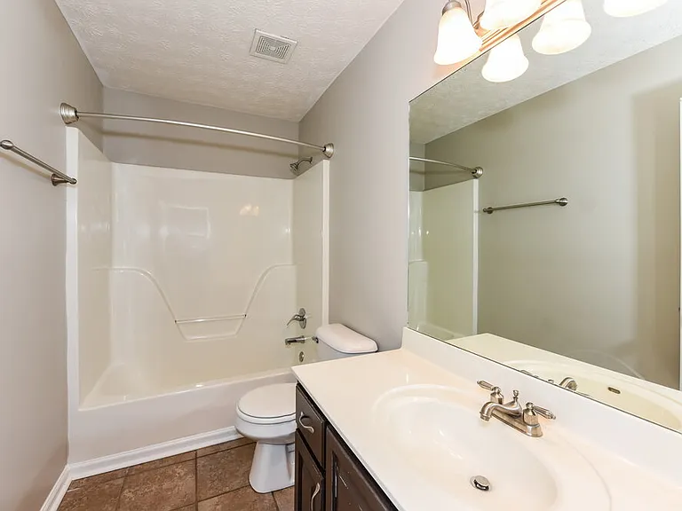 2403 Sawmill St — Photo 15