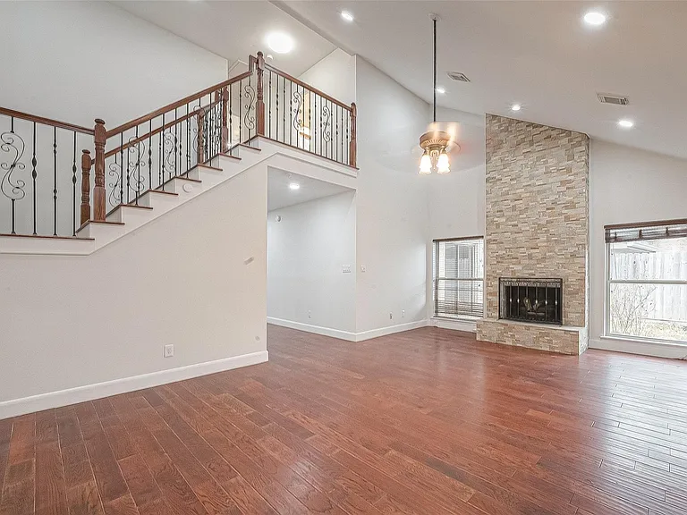 12127 Carriage Hill Dr — Photo 3