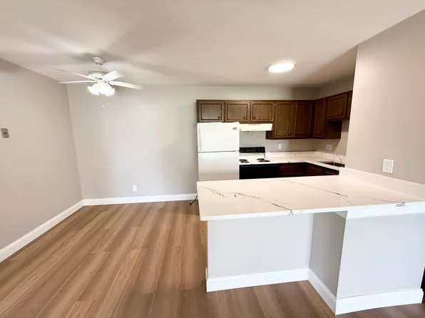 Bayside Apartments, 1455-1465 Sheridan Rd #4, Kenosha, WI 53140