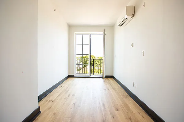 Rented by EXR | media 26