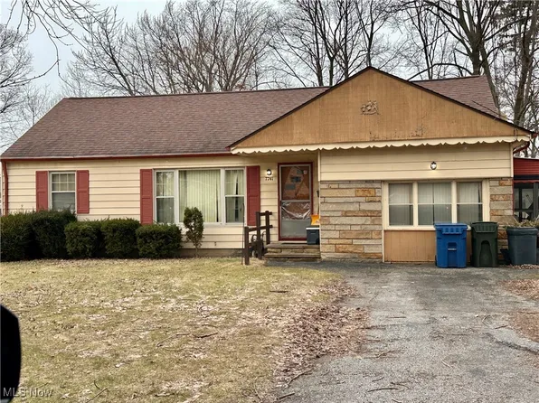 7741 Dahlia Dr, Mentor On The Lake, OH 44060